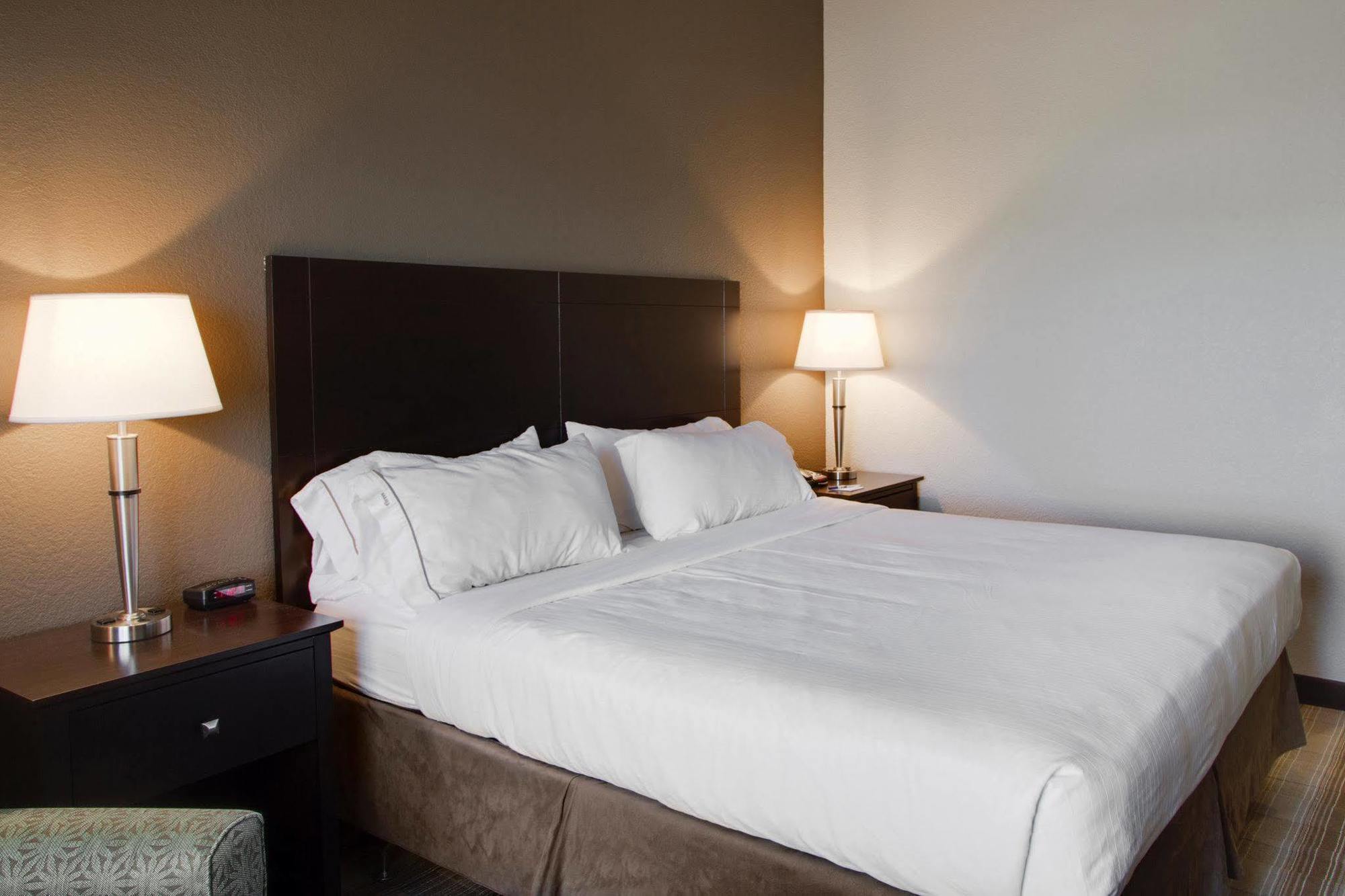 Holiday Inn Express & Suites Nevada By Ihg Ngoại thất bức ảnh